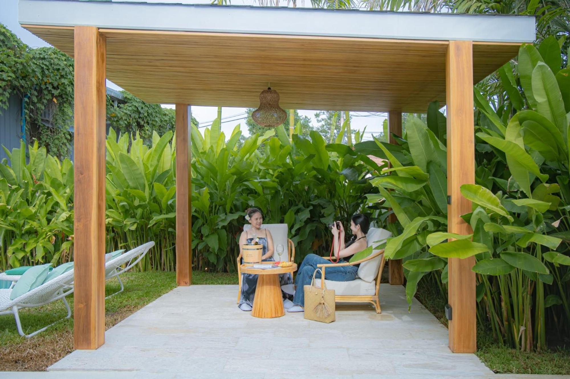Lek Nana Pool Koh Samui *
